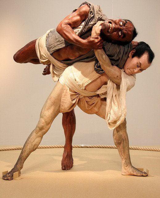 ”Luptători de #sumo” – Sculptură în mărime naturală, de Yasumuto Kamehachi, 1890